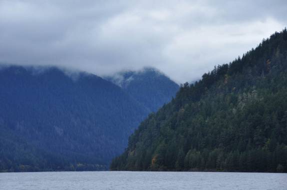 O magnífico Lake Crescent, no Olympic National Park, no estado de Washington, oeste dos Estados Unidos
